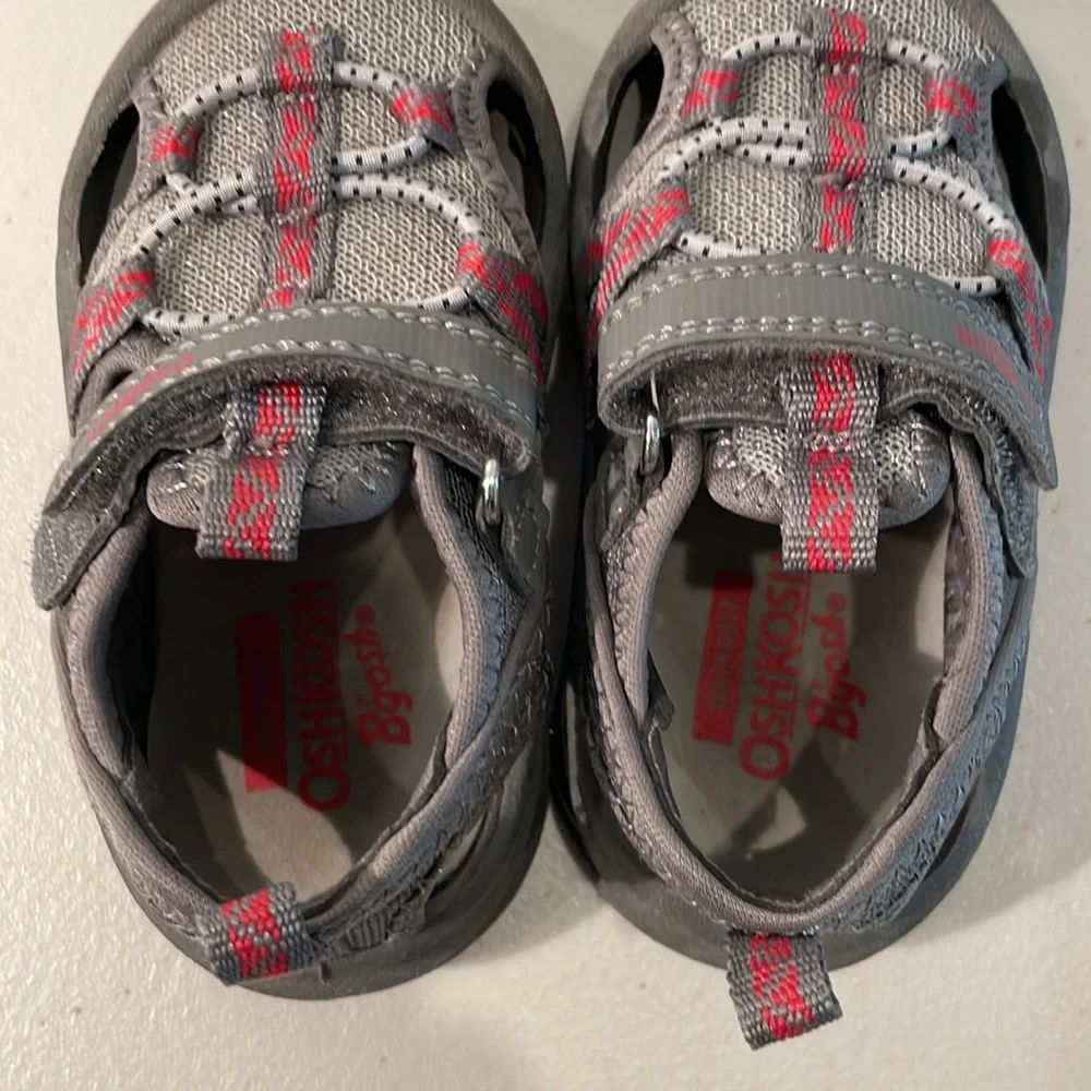EUC Oshkosh B’gosh Velcro Toddler Water Shoe Sandals, Size 5